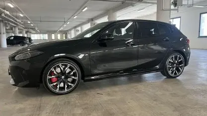 Usata BMW 120 Performance 163 CV (119 kW) 2025 Nero Utilitaria