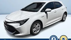 Bianco pastello Usata 2021 Toyota Corolla Active Tre volumi | 17.200 € (Ottimo prezzo)