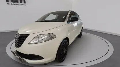 Usata Lancia Ypsilon 69 CV (50 kW) 2015 Bianco Utilitaria