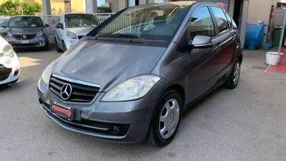 Usata Mercedes A180 Executive 109 CV (80 kW) 2010 Grigio Monovolume