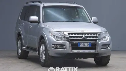 Grigio Usata 2018 Mitsubishi Pajero Instyle SUV | 29.411 € (Buon prezzo)