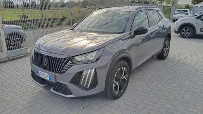 Usata Peugeot 2008 Allure 101 CV (74 kW) 2025 SUV