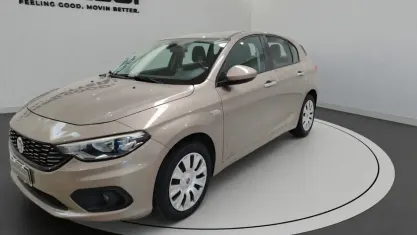 Begagnad Fiat Tipo Lounge 96 HK (70 kW) 2017 Beige Sedan