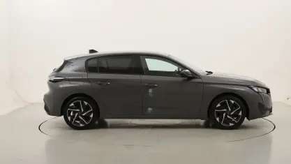 Usata Peugeot 308 Allure 131 CV (96 kW) 2024 Grigiogrigio Berlina