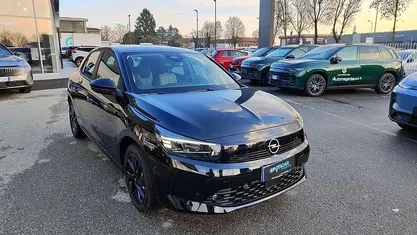 Mineral black Nuova 2025 Opel Corsa Tre volumi | 19.350 € (Buon prezzo)