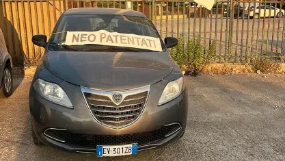 Usata Lancia Ypsilon Gold 69 CV (50 kW) 2014 Marrone Utilitaria