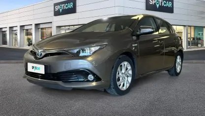 Usata Toyota Auris Hybrid Active 136 CV (100 kW) 2018 Grigio Berlina