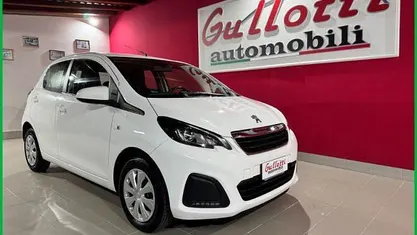 Usata Peugeot 108 Active 72 CV (52 kW) 2021 Bianco pastello Utilitaria