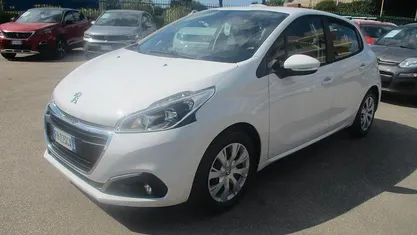 Bianco Usata 2017 Peugeot 208 Due volumi | 7200 € (Buon prezzo)