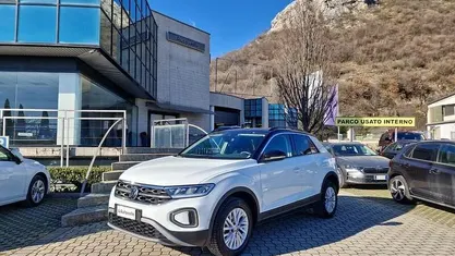 Usata VW T-Roc Life 150 CV (110 kW) 2022 Nero SUV