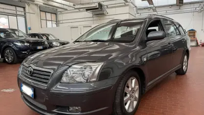 Usata Toyota Avensis 150 CV (110 kW) 2006 Grigio Station wagon