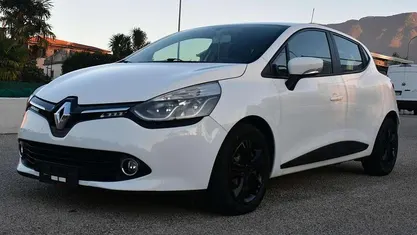Bianco Usata 2013 Renault Clio IV Initiale Paris Tre volumi | 6290 € (Buon prezzo)