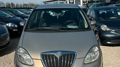 Usata Lancia Musa 90 CV (66 kW) 2009 Oro Monovolume