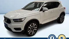 Bianco pastello Usata 2021 Volvo XC40 Momentum SUV | 23.900 € (Buon prezzo)