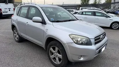 Usata Toyota RAV4 177 CV (130 kW) 2007 Argento metallizzato SUV