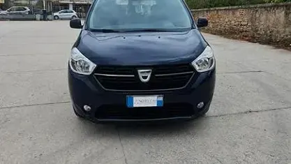 Usata Dacia Dokker Lauréate 90 CV (66 kW) 2017 Blu Monovolume