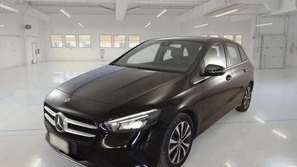 Usata Mercedes B180 Business 2021 Nero Monovolume