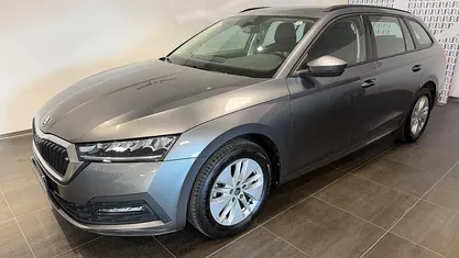 Usata Skoda Octavia Executive 115 CV (84 kW) 2024 Grigio Station wagon