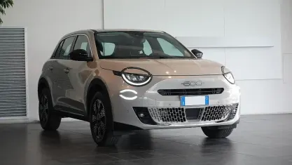 Usata Fiat 600 Pop 136 CV (100 kW) 2025 Beige SUV