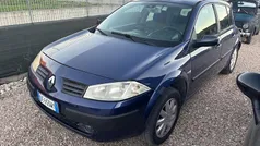 Usata 2005 Renault Mégane II Dynamique Tre volumi | 1499 € (Buon prezzo)