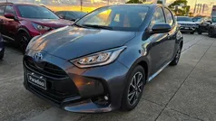 Grigio Usata 2024 Toyota Yaris Hybrid Trend Tre volumi | 21.900 € (Buon prezzo)