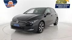 Nero perla Usata 2021 VW Golf VIII Style Tre volumi | 21.950 € (Buon prezzo)