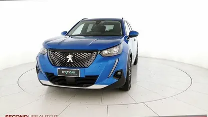 Blu/azzurro Usata 2021 Peugeot 2008 Allure SUV | 17.100 € (Buon prezzo)