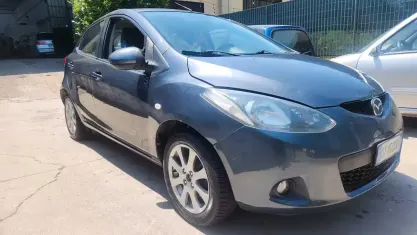 Usata Mazda 2 75 CV (55 kW) 2009 Grigio Utilitaria