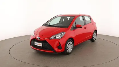 Usata Toyota Yaris Cool 70 CV (51 kW) 2018 Rosso