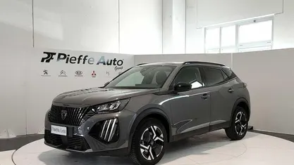 Usata Peugeot 2008 Allure 102 CV (75 kW) 2023 Grigio scuro SUV