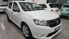 Usata 2013 Dacia Sandero Lauréate Tre volumi | 2900 € (Buon prezzo)