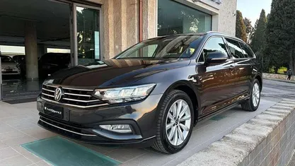 Grigio Usata 2022 VW Passat Business Station wagon | 17.899 € (Ottimo prezzo)