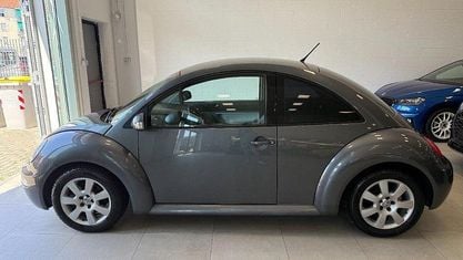 Usata VW New Beetle 105 CV (77 kW) 2005 Grigio Utilitaria