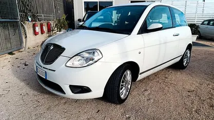 Usata Lancia Ypsilon 75 CV (55 kW) 2011 Utilitaria