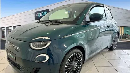 Blu Usata 2023 Fiat 500e La Prima Tre volumi | 26.000 €