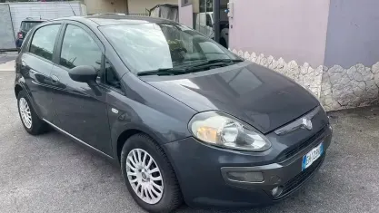 Usata Fiat Punto Lounge 69 CV (50 kW) 2012 Nero Utilitaria