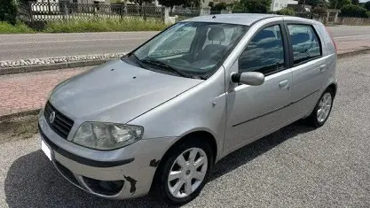 Usata Fiat Punto 80 CV (58 kW) 2004 Grigio Utilitaria
