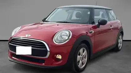 Usata Mini Cooper D 116 CV (85 kW) 2017 Blazing red ii metallic Utilitaria