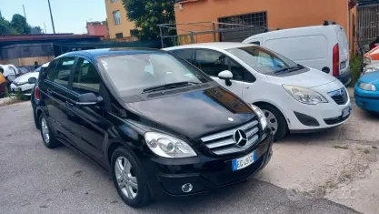 Usata Mercedes B180 Premium 109 CV (80 kW) 2011 Nero Utilitaria