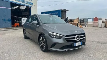 Grigio Usata 2022 Mercedes B180 Executive Monovolume | 16.500 € (Super prezzo)
