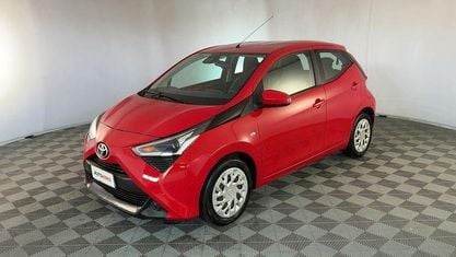 Second-hand Toyota Aygo X-play 72 CP (52 kW) 2018 Roșu Hatchback