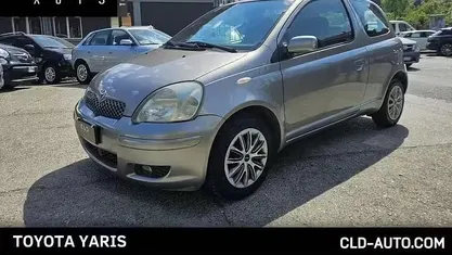 Usata Toyota Yaris 65 CV (47 kW) 2005 Grigio Berlina