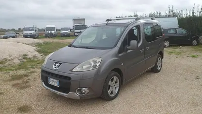 Grigio Usata 2010 Peugeot Partner Monovolume | 3500 € (Buon prezzo)