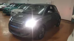 Grigio scuro Usata 2022 Fiat 500e Tre volumi | 20.000 € (Buon prezzo)