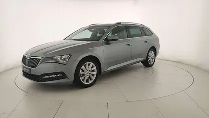 Grigio business metallizzato Usata 2020 Skoda Superb Executive Station wagon | 18.400 € (Ottimo prezzo)