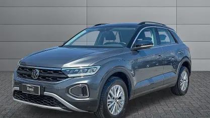 Usata VW T-Roc Life 150 CV (110 kW) 2023 Grigio medio metallizzato SUV