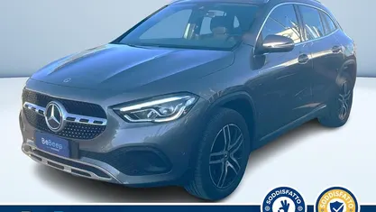 Grigio metallizzato Usata 2021 Mercedes GLA180 SUV | 30.900 € (Buon prezzo)