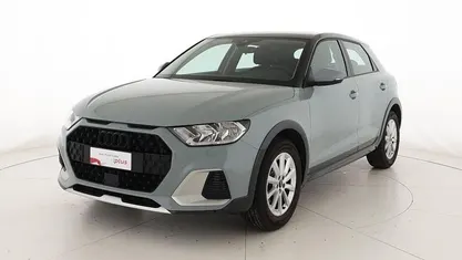 Grigio freccia perla nero mito metallizzato Usata 2023 Audi A1 Admired Tre volumi | 25.900 € (Buon prezzo)