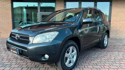 Usata Toyota RAV4 136 CV (100 kW) 2007 Grigio SUV
