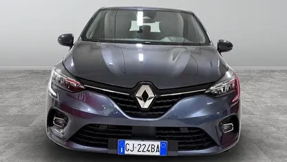 N.d Usata 2022 Renault Clio V Business Tre volumi | 13.900 € (Buon prezzo)